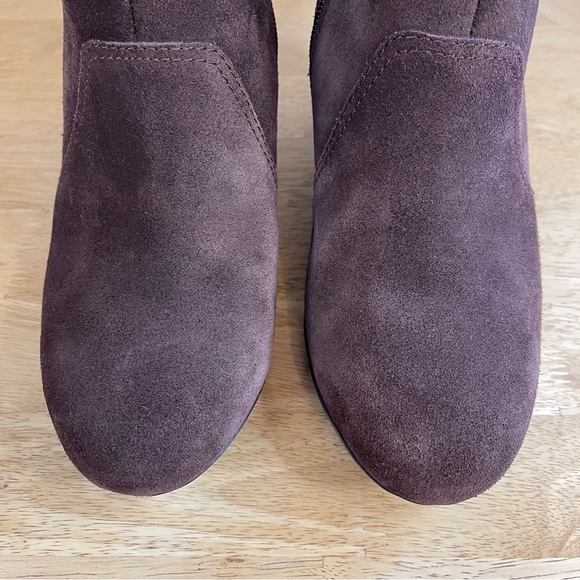 Clarks Crystal Quartz Brown Suede Leather Wedge Chelsea Boots Booties Size 7.5W - Picture 5 of 15